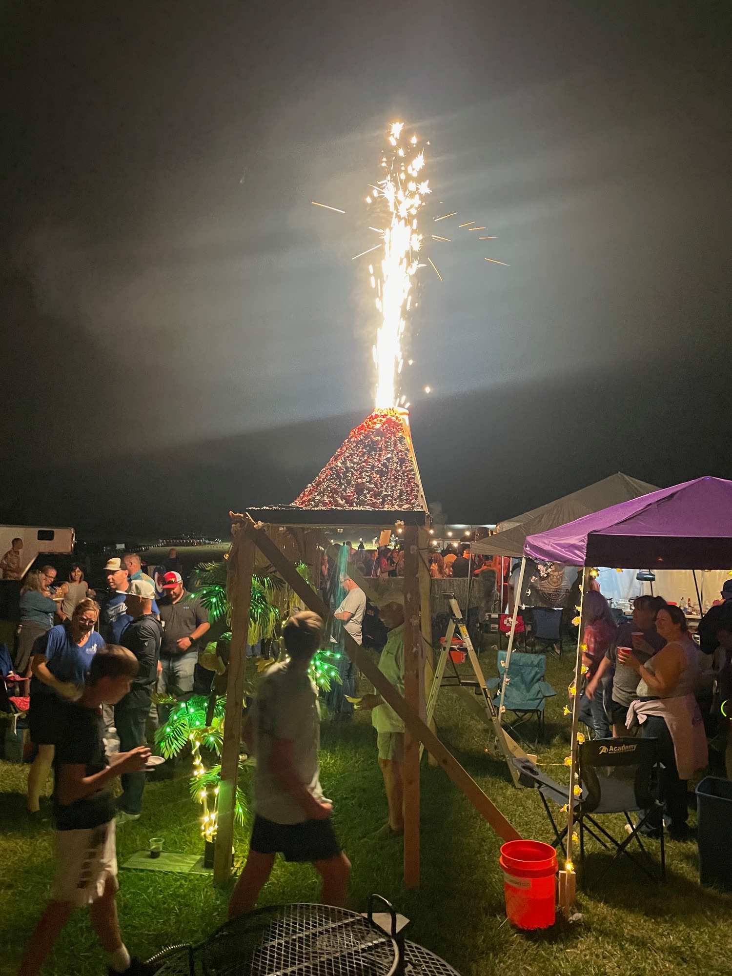 Crowd gathering at Lotasmoke BBQ competition